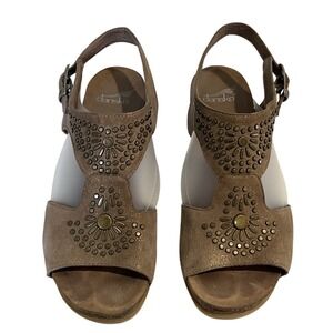 Dansko Deandra Taupe Shimmer Suede Studded Block Heel Sandals‎ Size 38 US 8